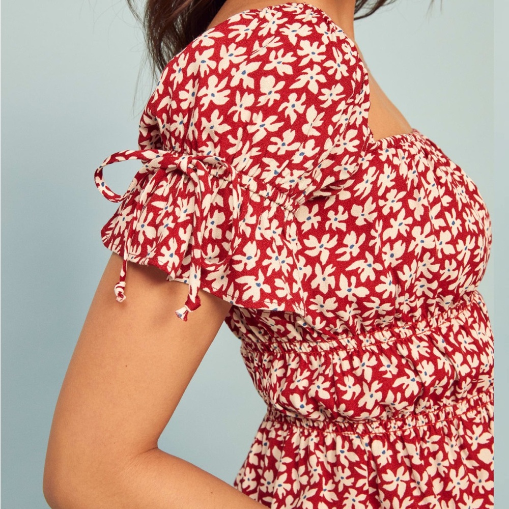Reformation Solis Ruffle Crop
Top - Picture 2 of 4